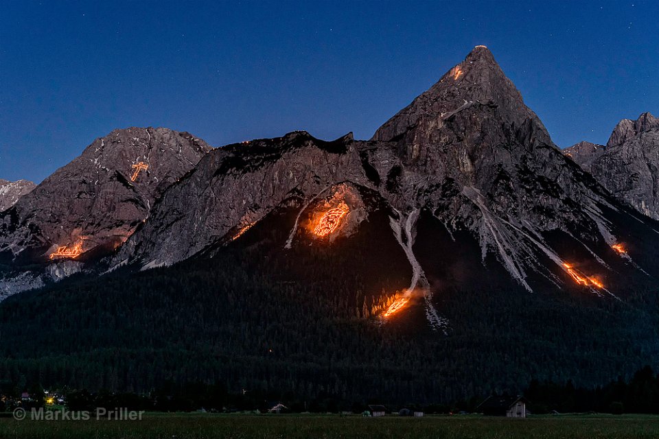 Bergfeuer Zwischentoren Richtung Sonnenspitze